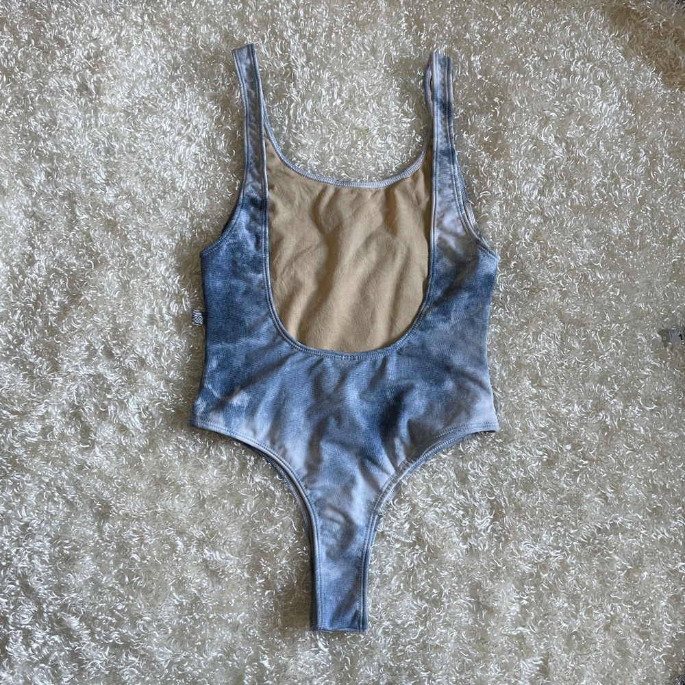 Bikini - Picture 5 of 6